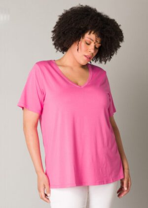 Yesta Jessi T-Shirt fuchsia-pink mit V-Ausschnitt und Glitzerpaspel Nahaufnahme in großer Größe bei Lieblingskurve bestellen