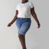 LeMaPa Monika Jeans Bermuda am Modell von vorn fotografiert Plus Size Bermuda Curvy Jeans bei Lieblingskurve kaufen