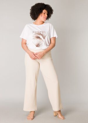 Yesta T-Shirt in weiß mit sommerlichen Frontprint an Figur gezeigt Shirt große Größen bei Lieblingskurve kaufen