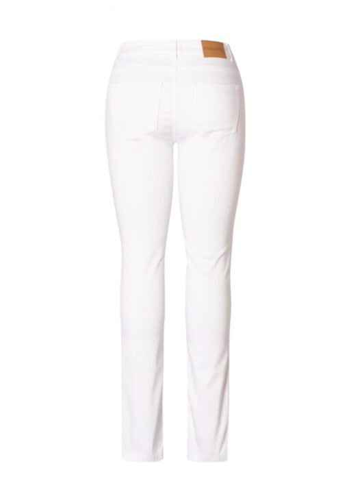 Base Level Curvy Joya White weiße Jeans Slim Fit von hinten gezeigt bei Lieblingskurve kaufen