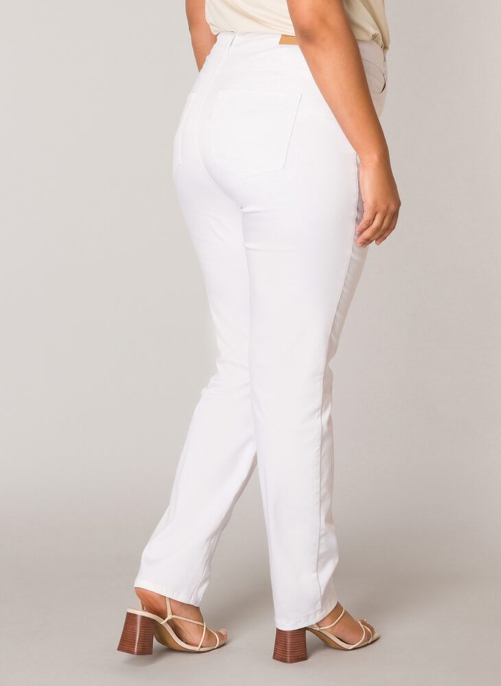 Base Level Curvy Joya Jeans Weiß Slim Fit 5-Pocket an Figur von hinten gezeigt große Größen bei Lieblingskurve kaufen
